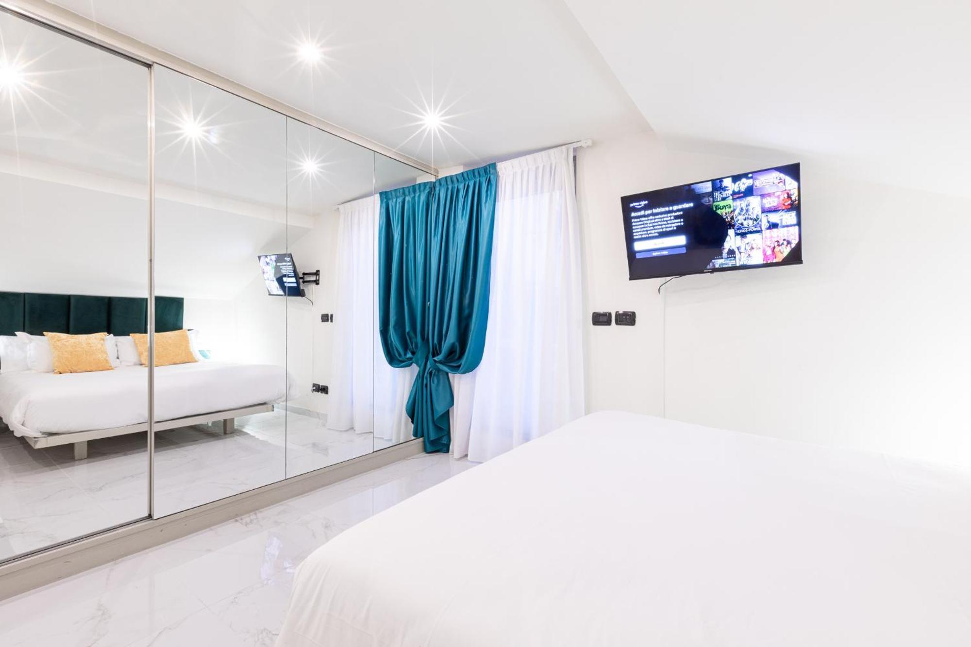 Monte Napoleone Split-Level Terrace Apartment - Top Collection Milan Luaran gambar