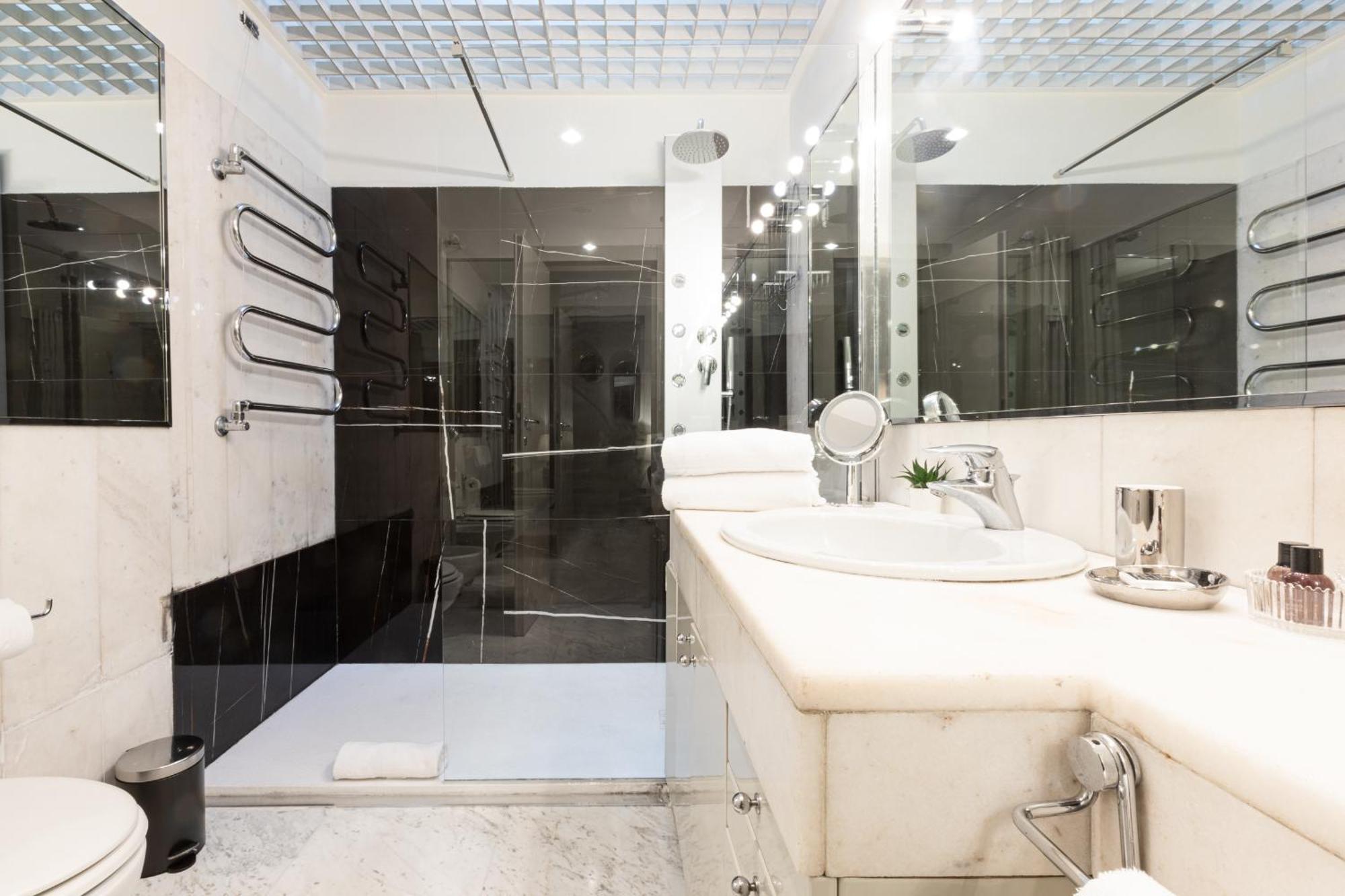 Monte Napoleone Split-Level Terrace Apartment - Top Collection Milan Luaran gambar