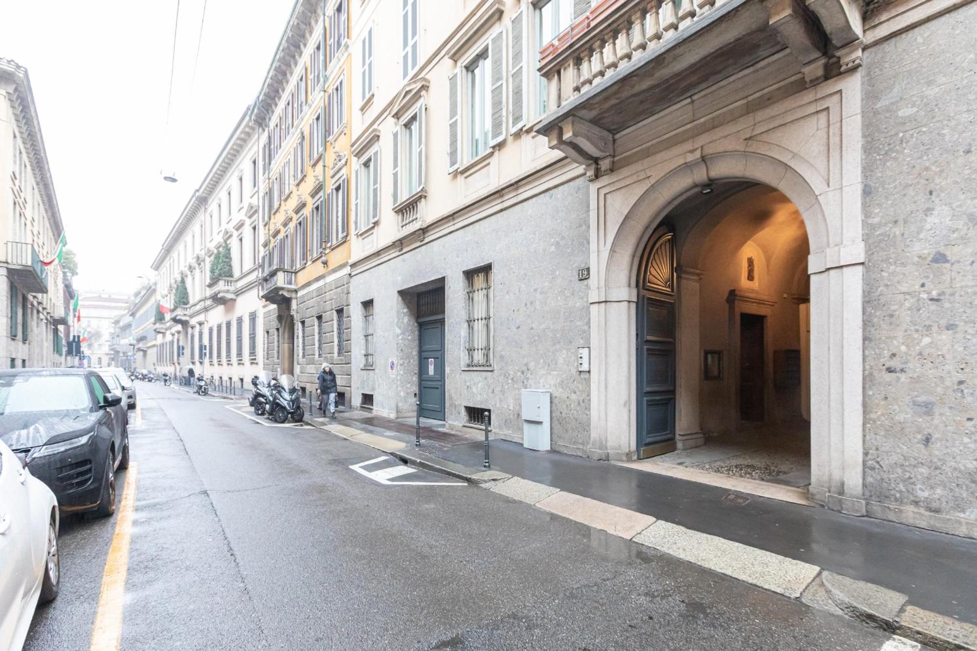 Monte Napoleone Split-Level Terrace Apartment - Top Collection Milan Luaran gambar